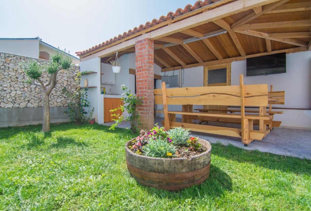 Village Holiday Apartman With Heated Pool Maslina Kostanje Dış mekan fotoğraf