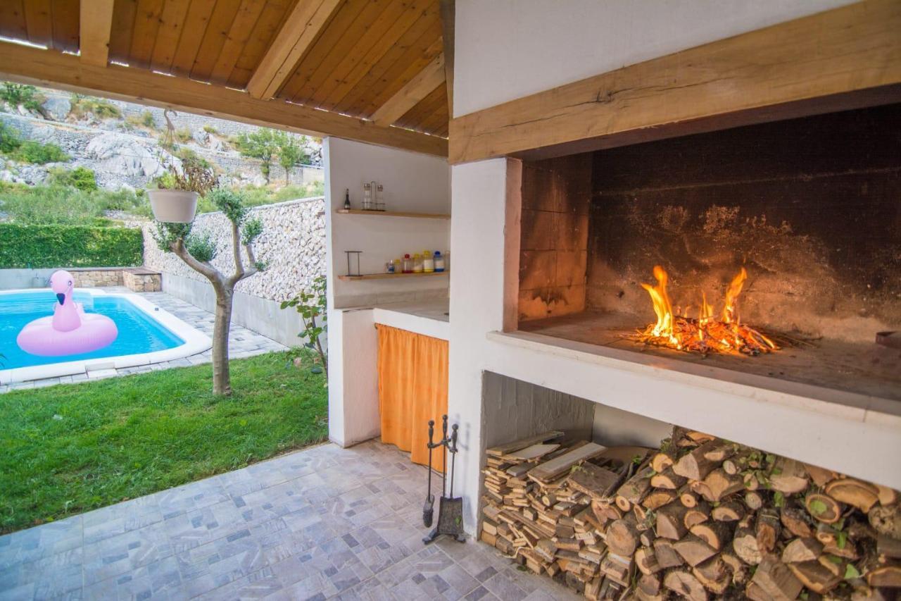 Village Holiday Apartman With Heated Pool Maslina Kostanje Dış mekan fotoğraf