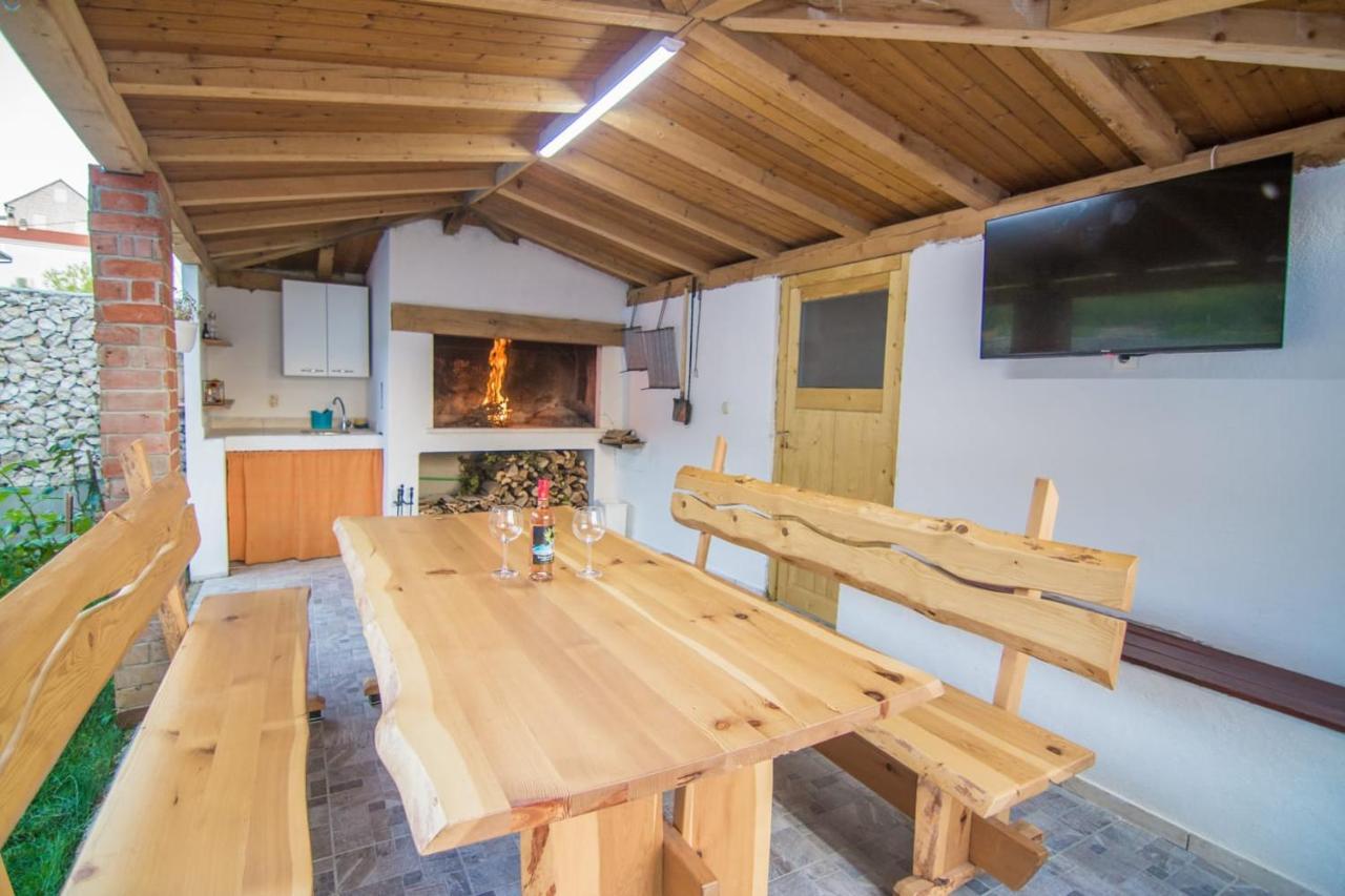 Village Holiday Apartman With Heated Pool Maslina Kostanje Dış mekan fotoğraf