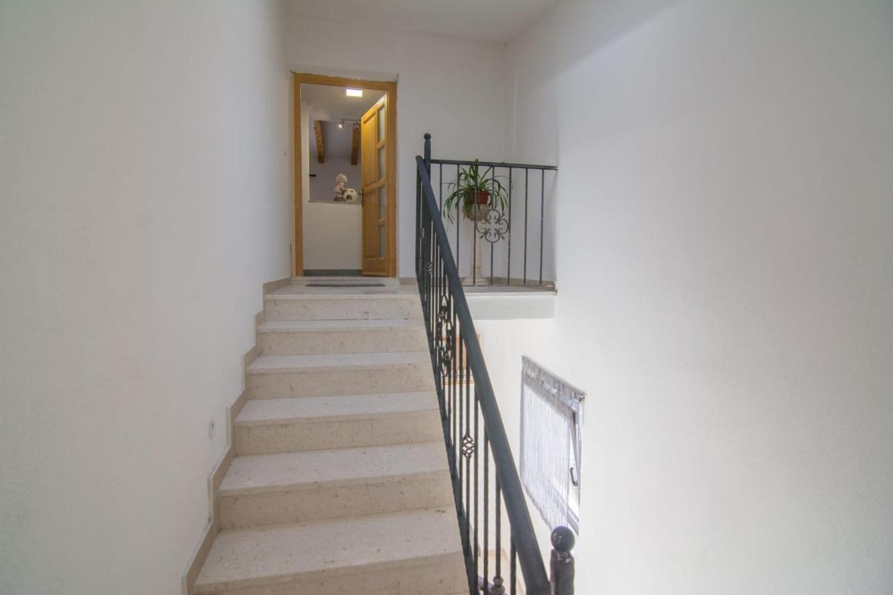 Village Holiday Apartman With Heated Pool Maslina Kostanje Dış mekan fotoğraf