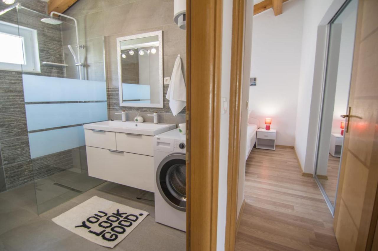 Village Holiday Apartman With Heated Pool Maslina Kostanje Dış mekan fotoğraf