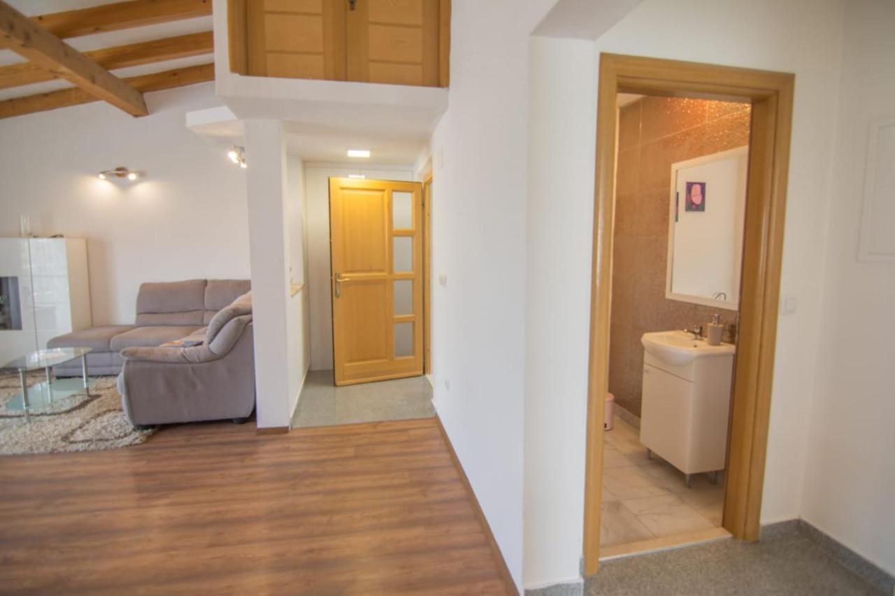 Village Holiday Apartman With Heated Pool Maslina Kostanje Dış mekan fotoğraf