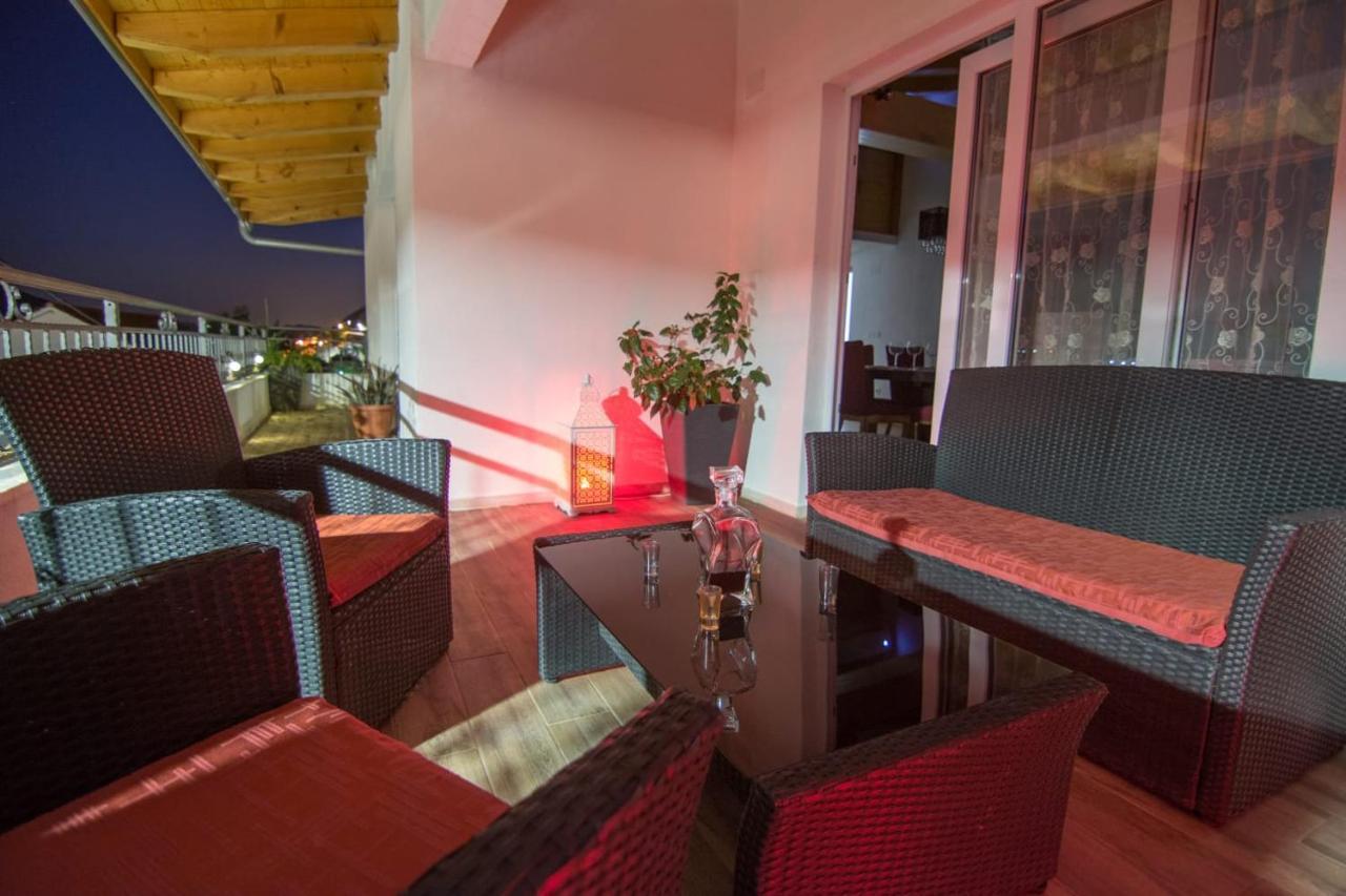 Village Holiday Apartman With Heated Pool Maslina Kostanje Dış mekan fotoğraf