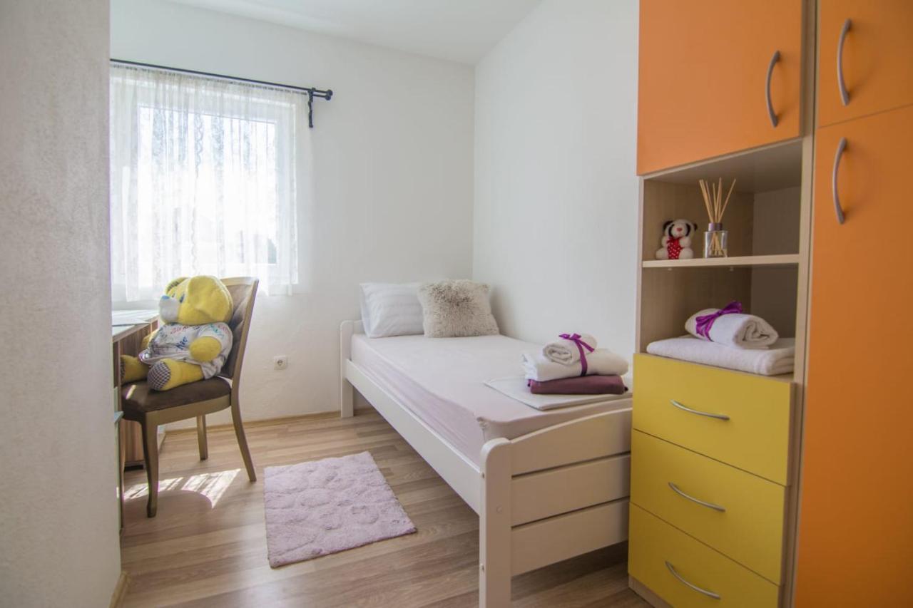 Village Holiday Apartman With Heated Pool Maslina Kostanje Dış mekan fotoğraf