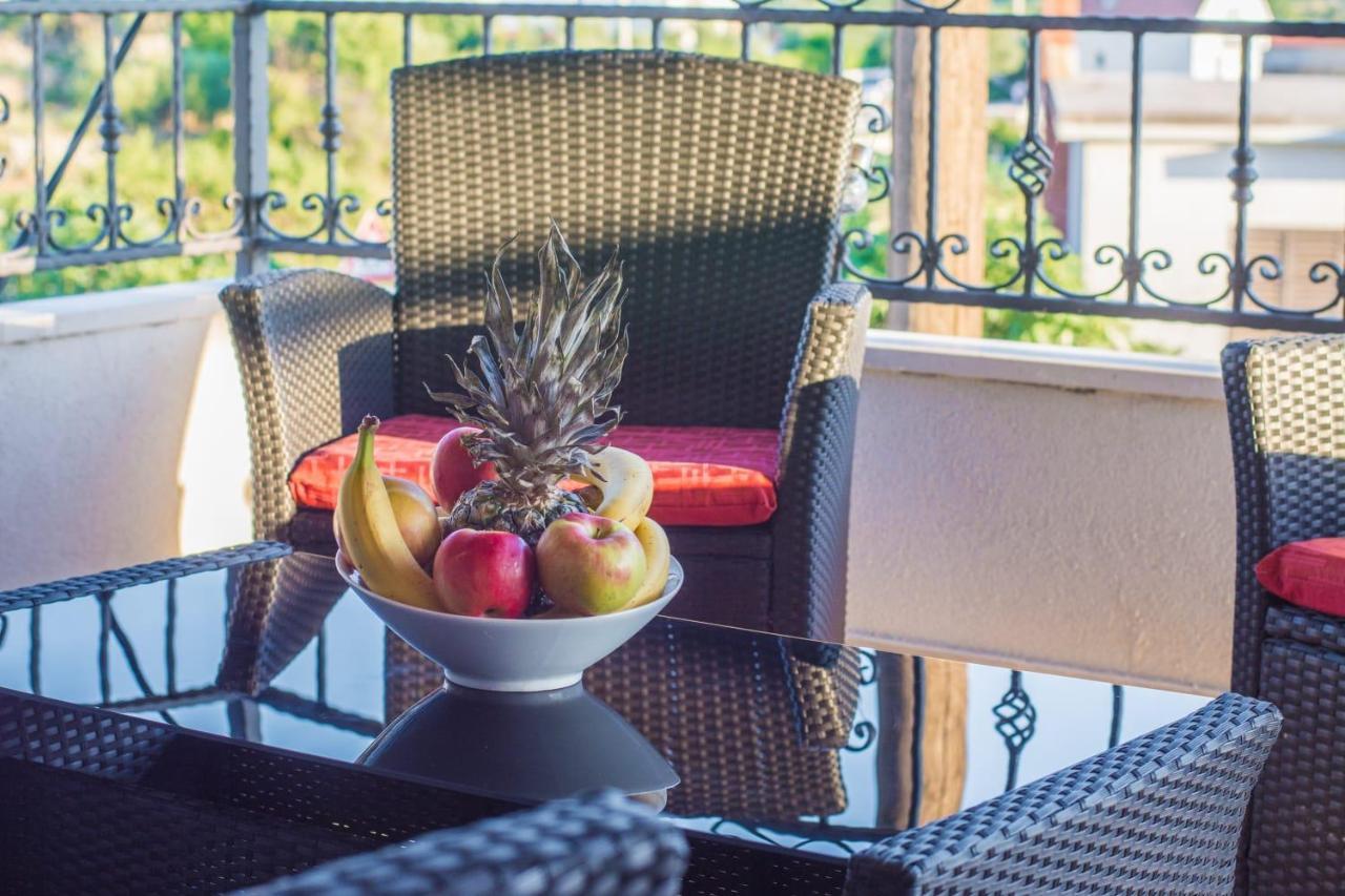 Village Holiday Apartman With Heated Pool Maslina Kostanje Dış mekan fotoğraf