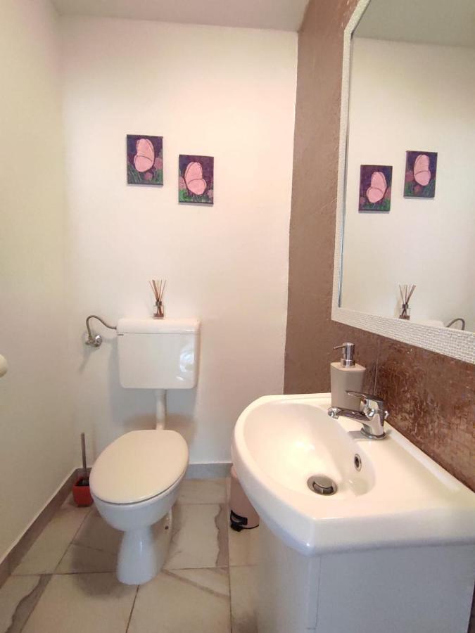 Village Holiday Apartman With Heated Pool Maslina Kostanje Dış mekan fotoğraf