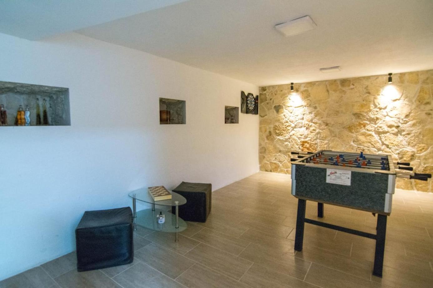 Village Holiday Apartman With Heated Pool Maslina Kostanje Dış mekan fotoğraf