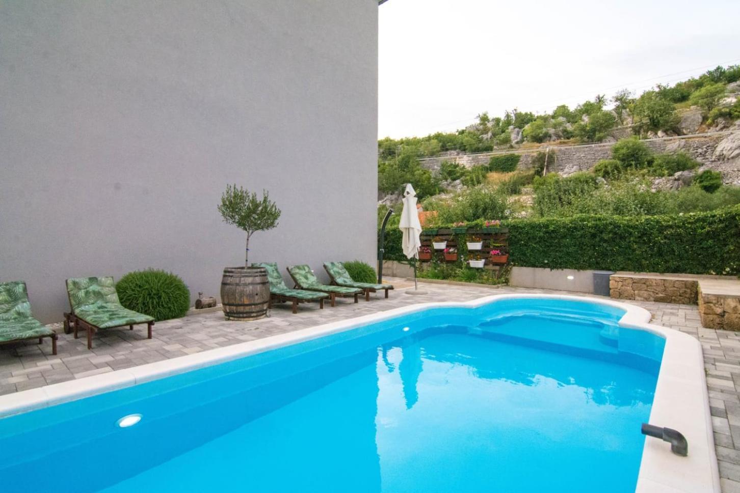 Village Holiday Apartman With Heated Pool Maslina Kostanje Dış mekan fotoğraf